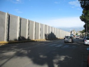 09. Via Buonsignori, le barriere