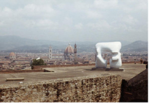 Henry Moore, Scultura sui bastioni del Forte Belvedere, 1972