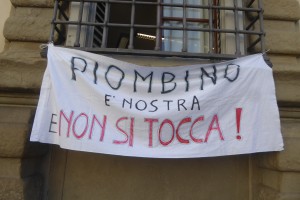Alle finestre della Giunta regionale - La manifestazione dei comitati di Piombino a Firenze, 19 settembre 2022