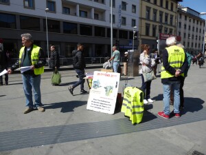 No alla prescrizione per Viareggio, volantinaggio, 19.4.'23